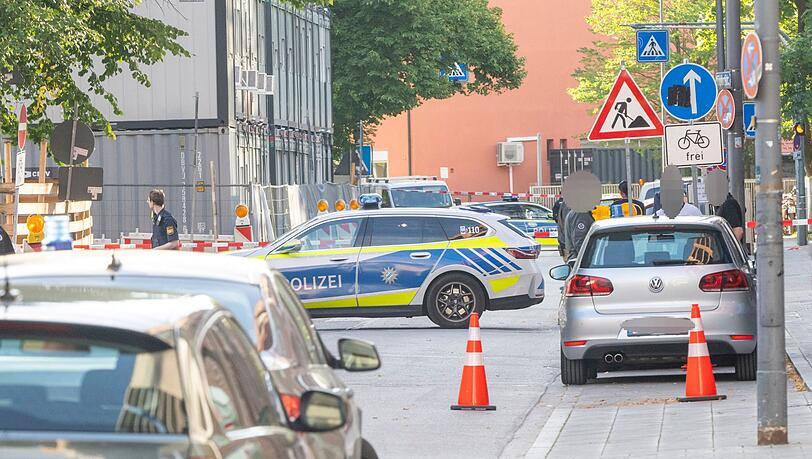 Nach einer Brandattacke auf eine Baustelle sind zwei Verdächtige gefasst worden. Nach einer Brandattacke auf eine Baustelle sind zwei Verdächtige gefasst worden.