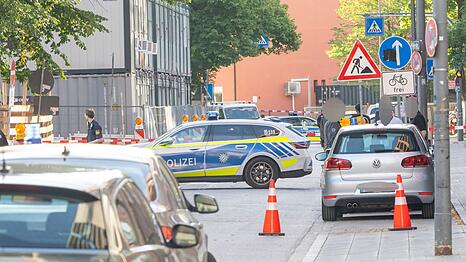 Nach einer Brandattacke auf eine Baustelle sind zwei Verd&auml;chtige gefasst worden.