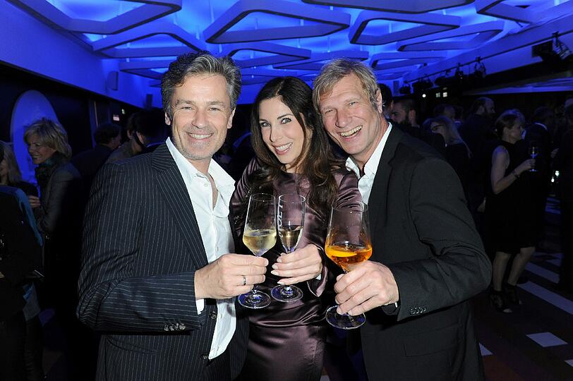 Timothy Peach mit Alexandra Polzin und Mann Gerhard Leinauer bei der GENTLEMEN STYLE NIGHT im Hotel Vier Jahreszeiten.