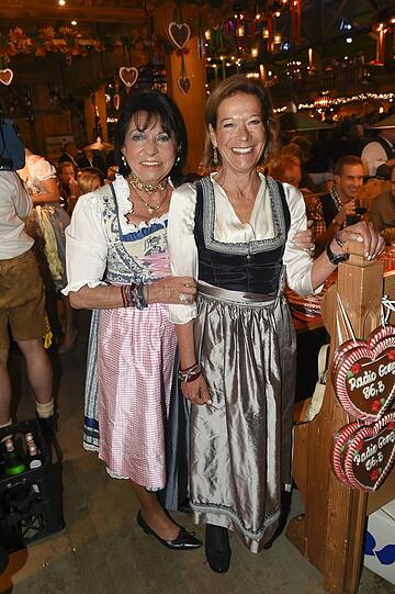 Regine Sixt und "Bunte"-Society-Reporterin Marie Waldburg