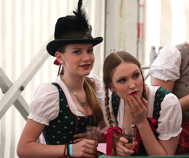 Trachtenmodenschau auf dem 27. Haderner Dorffest. Die Bilder.