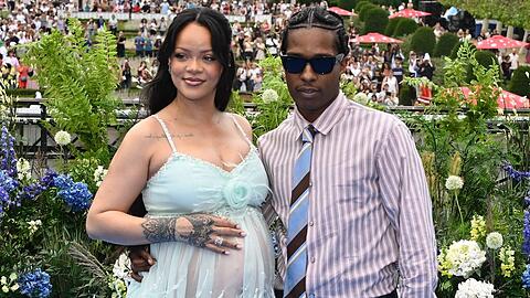 Bei der "Die Schlümpfe"-Premiere in Brüssel plaudert A$AP Rocky über sein Baby mit Rihanna.