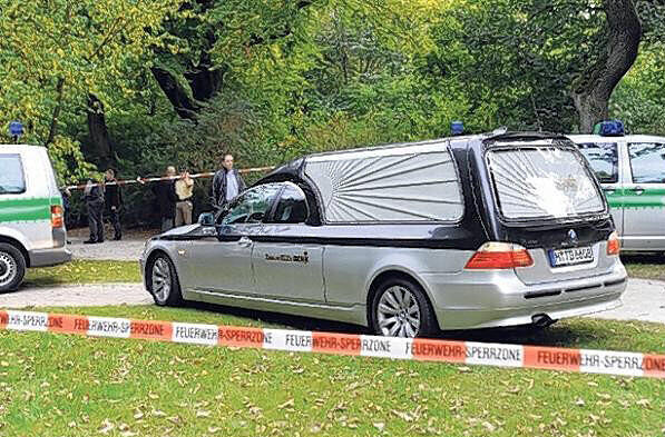 Die Ermittler bitten danach hunderte Frauen
zum Gentest, um die Mutter zu ermitteln. Vergeblich.