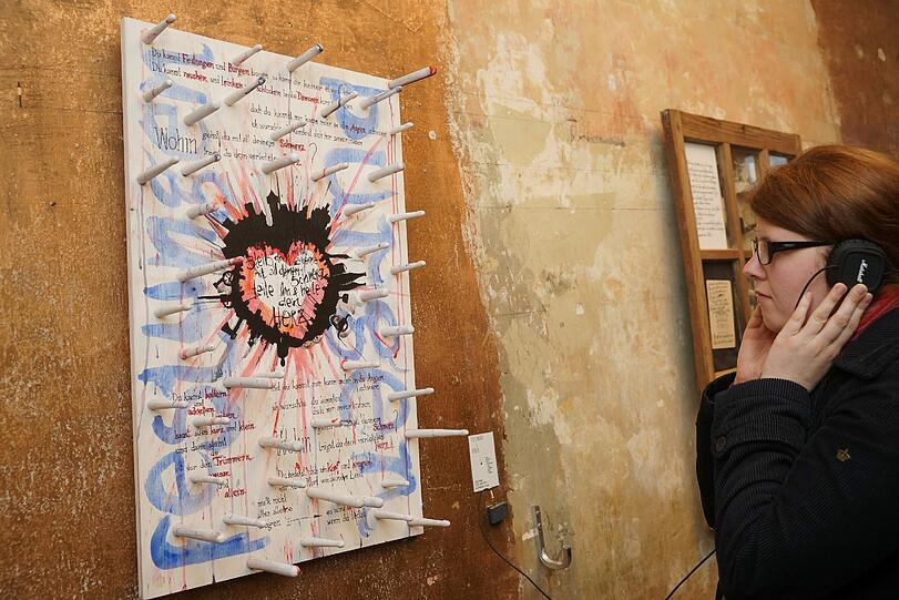 Bei der Vernissage zur "Liederschau" in der Galerie &bdquo;Truk Tschechtarow&ldquo;.