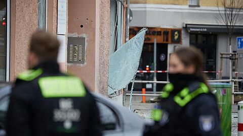 Schwere Sch&auml;den sind in Sch&ouml;neberg zu sehen.