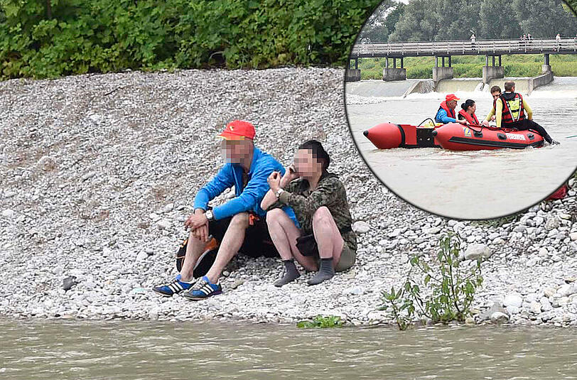 Überrascht vom Hochwasser: Zwei Wildcamper mussten von der Feuerwehr mit einem Schlauchboot von einer Sandbank gerettet werden.