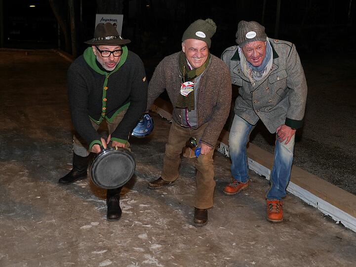 Promi-Eisstockschießen 2015 mit Trachten Angermaier: Die Bilder vom Event.