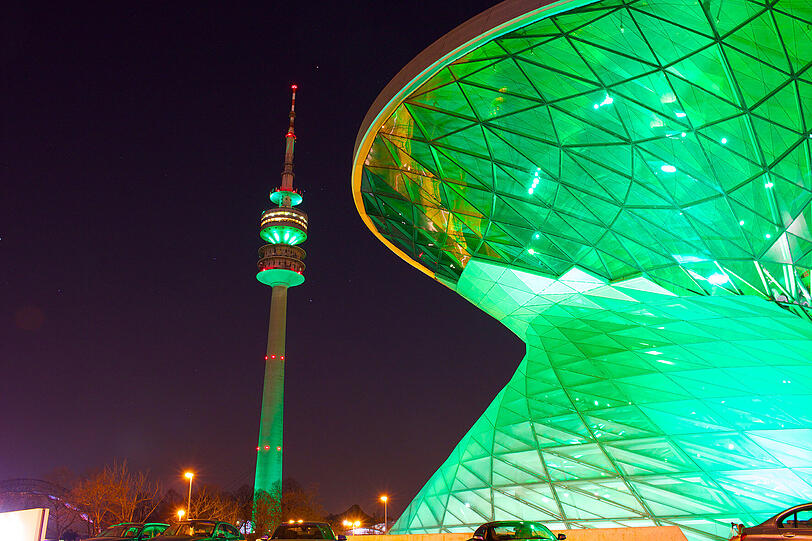 Auch schick - der Olympiaturm als Grünes Stangerl.