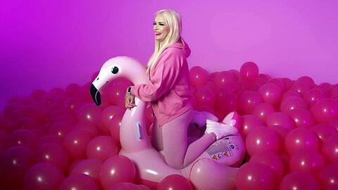 Daniela Katzenberger in ihrer pinken Welt beim Videodreh.