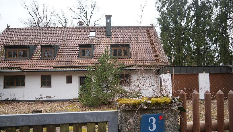 Dieses Haus in Hartmannshofen könnte sich für eine Bebauung eignen. Der Freistaat würde es dann abreißen und ein neues Haus errichten.