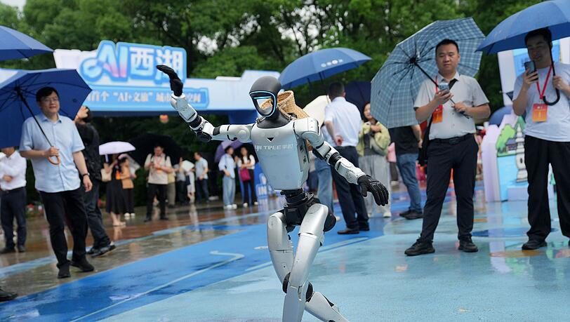 Ein von Unitree entwickelter Roboter führt einen Tanz vor. (Archivbild) Ein von Unitree entwickelter Roboter führt einen Tanz vor. (Archivbild)