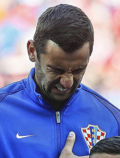 DARIJO SRNA WEINT Ein Gänsehaut-Moment. Nach dem Achtelfinal-Aus beendete Srna seine Karriere.