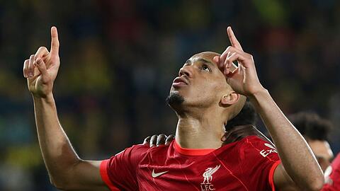 Leitete mit seinem Treffer zum 1:2 die Liverpooler Wende ein: Fabinho jubelt nach seinem Tor.