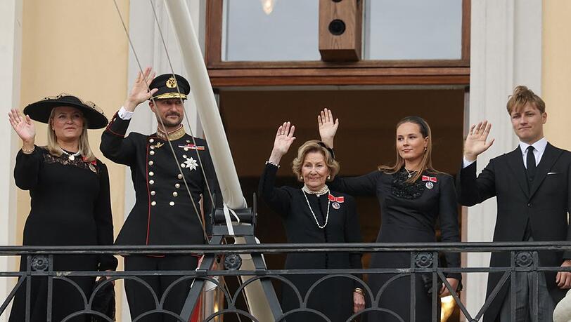 Die Königsfamilie Norwegens auf dem Schlossbalkon. Die Königsfamilie Norwegens auf dem Schlossbalkon.
