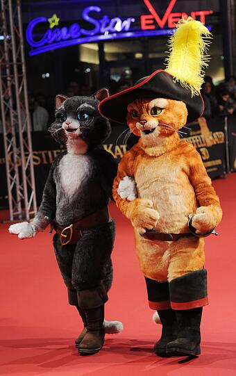 Hayek und Banderas: Ein Hauch von Hollywood am Dienstagabend bei der Premiere des Kinofilms "Der gestiefelte Kater" in Berlin - die Bilder.
