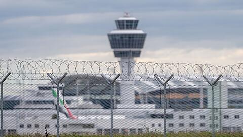 Flüge wurden wegen der Drohnen umgeleitet.