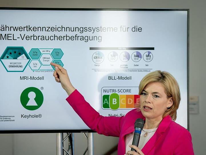 Julia Klöckner (CDU), Bundesministerin für Ernährung und Landwirtschaft, stellt ihr Konzept einer geplanten Verbraucherumfrage über neue "Nährwert-Logos" vor.