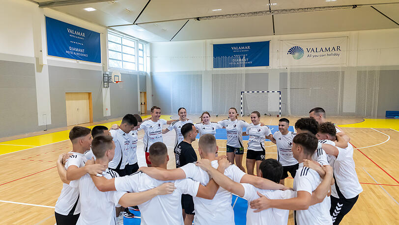 Sicherheit, Selbstvertrauen und das gemeinsame Erleben stehen im Vordergrund. Bei allen Camps gemeinsam ist der Anspruch, Kindern Raum zu geben, sich auszuprobieren und eigene Stärken zu entdecken – ohne Leistungsdruck, aber mit klarer Struktur und qualifizierter Betreuung. Sicherheit, Selbstvertrauen und das gemeinsame Erleben stehen im Vordergrund. Bei allen Camps gemeinsam ist der Anspruch, Kindern Raum zu geben, sich auszuprobieren und eigene Stärken zu entdecken – ohne Leistungsdruck, aber mit klarer Struktur und qualifizierter Betreuung.