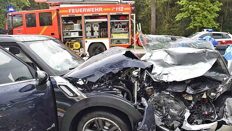 Schwerer Unfall auf der A95 zwischen Fürstenried und Starnberg. Die Autobahn war mehrere Stunden gesperrt. Schwerer Unfall auf der A95 zwischen Fürstenried und Starnberg. Die Autobahn war mehrere Stunden gesperrt.