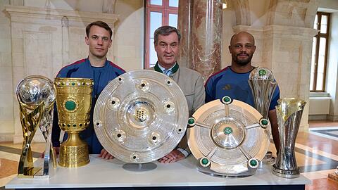 Der FC Bayern und Ministerpr&auml;sident Markus S&ouml;der (M) werben f&uuml;r Olympia.