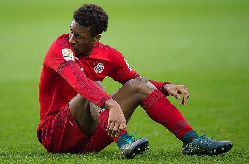 Kingsley Coman kann nicht so recht fassen, dass sein Team in Mönchengladbach mit 1:3 eingegangen ist. "Wir werden wieder aufstehen", sagt Bayern-Keeper Manuel Neuer.