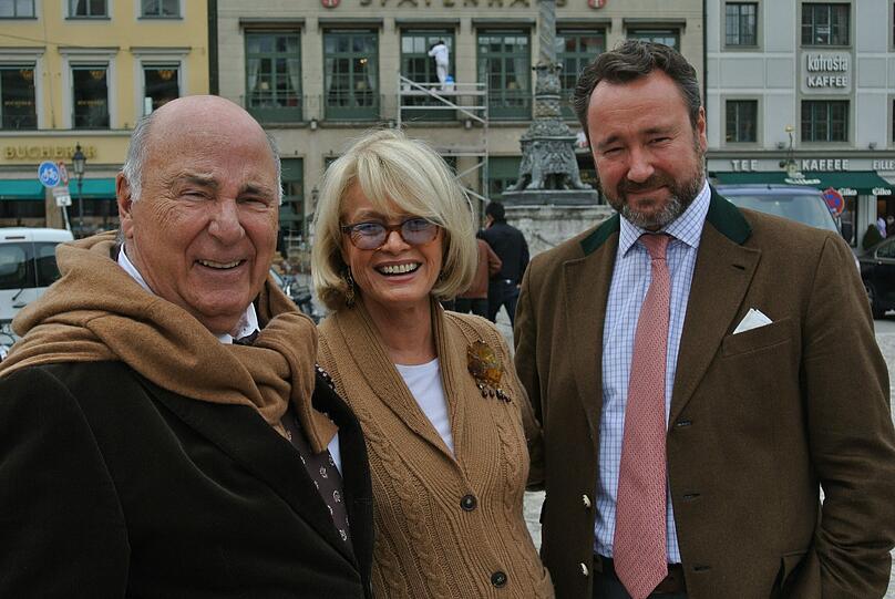 Sie lenken das neue Pracht-Restaurant &bdquo;Das Kuffler&ldquo; im &bdquo;Palais an der Oper&ldquo;, das Ende Januar eröffnet wird: Großgastronom Roland Kuffler (l.), seine Frau Doris und Junior Stephan.