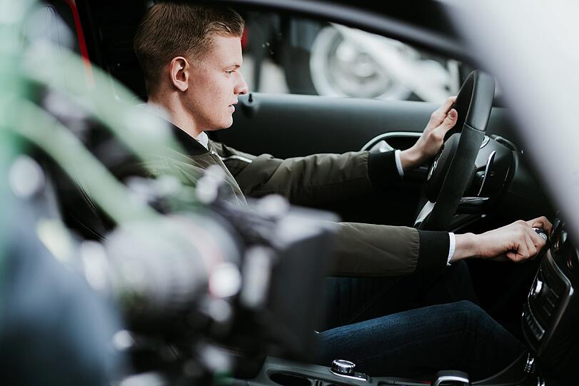 Mick Schumacher wählte den neuen Mercedes-AMG A 45 als Fahrschulauto