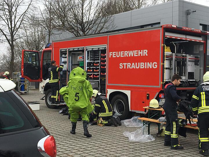 Am Stadion der Straubing Tigers ist am Mittwochmorgen Ammoniak ausgetreten. Die Polizei ist mit einem Großaufgebot vor Ort.