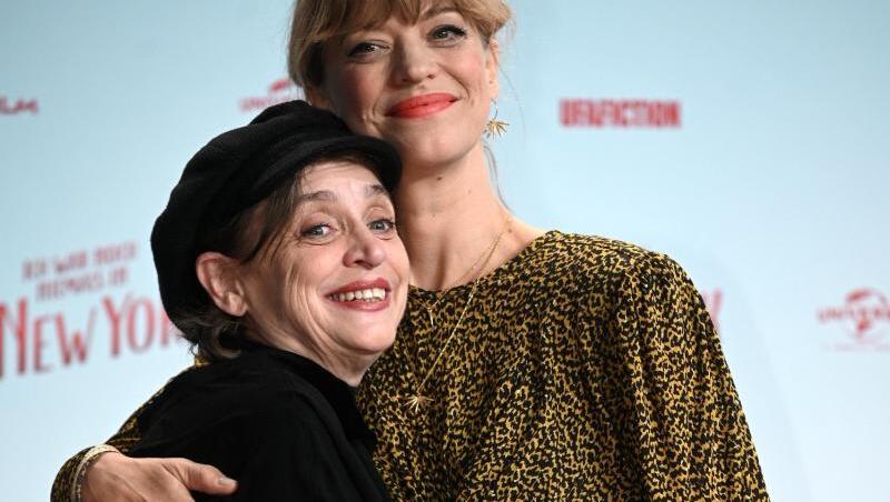 Katharina Thalbach (l) mit Heike bei der Premiere des Kinofilms "Ich war noch niemals in New York". Katharina Thalbach (l) mit Heike bei der Premiere des Kinofilms "Ich war noch niemals in New York".