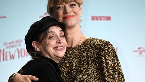 Katharina Thalbach (l) mit Heike bei der Premiere des Kinofilms "Ich war noch niemals in New York".