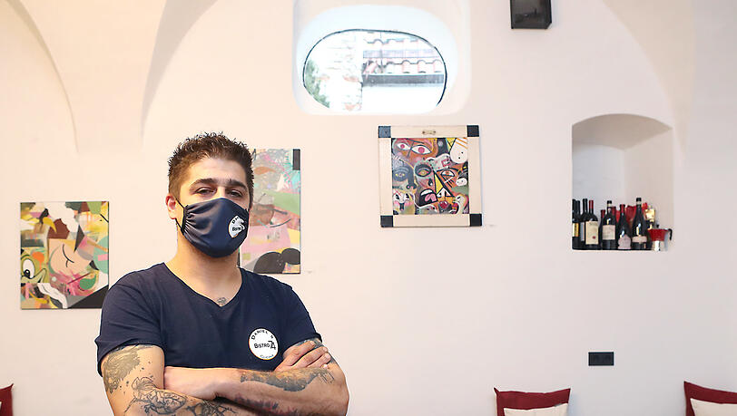 Daniel Dragani (39) eröffnete Anfang Oktober ein kleines Bistro. "Die ersten vier Wochen waren gut", sagt er. Nun ist aber wieder alles geschlossen und bei dem Wirt dominiert plötzlich nur noch Machtlosigkeit. Daniel Dragani (39) eröffnete Anfang Oktober ein kleines Bistro. "Die ersten vier Wochen waren gut", sagt er. Nun ist aber wieder alles geschlossen und bei dem Wirt dominiert plötzlich nur noch Machtlosigkeit.