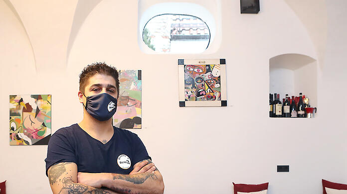 Daniel Dragani (39) eröffnete Anfang Oktober ein kleines Bistro. "Die ersten vier Wochen waren gut", sagt er. Nun ist aber wieder alles geschlossen und bei dem Wirt dominiert plötzlich nur noch Machtlosigkeit.