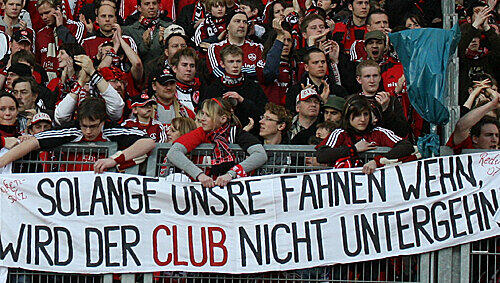 Die Fans glauben auch weiterhin an Ihren Verein Die Fans glauben auch weiterhin an Ihren Verein