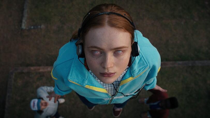 Max Mayfield (Sadie Sink, 20) wird vom Song "Running Up That Hill" gerettet.