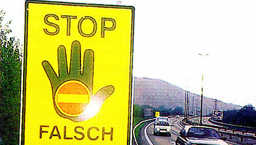 Der Fahrer war in die falsche Richtung unterwegs (Symbolbild). Der Fahrer war in die falsche Richtung unterwegs (Symbolbild).