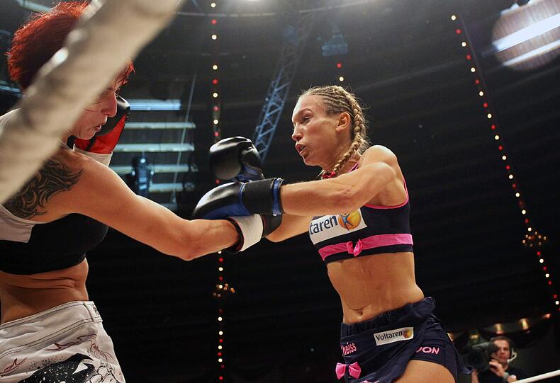 Kickbox-Weltmeisterin Christine Theiss besiegte Martina Müllerova im Circus Krone. Hier gibts die besten Bilder vom Fight zum Durchklicken!