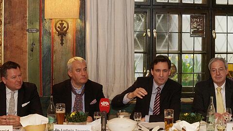 Zornige Gesichter am Mittwoch bei der Pressekonferenz der Münchner CSU: Bürgermeister und Bezirks-Vize Josef Schmid, Bezirkschef Ludwig Spaenle, MdL Georg Eisenreich und Fraktionschef Hans Podiuk (v.l.)
