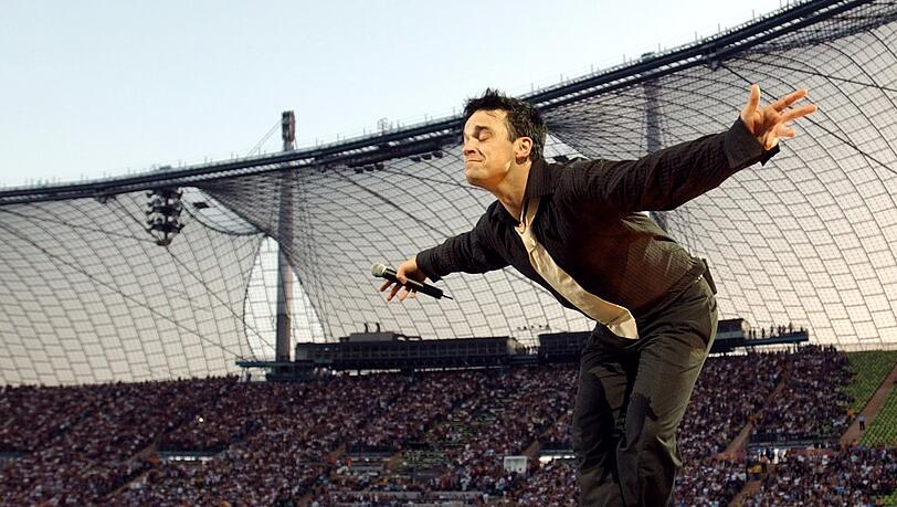Das Olympiastadion hat Robbie Williams schon oft gefüllt - wie auf diesem Bild im Jahr 2003. (Archivbild) Das Olympiastadion hat Robbie Williams schon oft gefüllt - wie auf diesem Bild im Jahr 2003. (Archivbild)