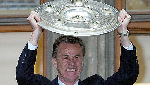 Ottmar Hitzfeld 2003 bei der Meisterfeier der Bayern. Ottmar Hitzfeld 2003 bei der Meisterfeier der Bayern.