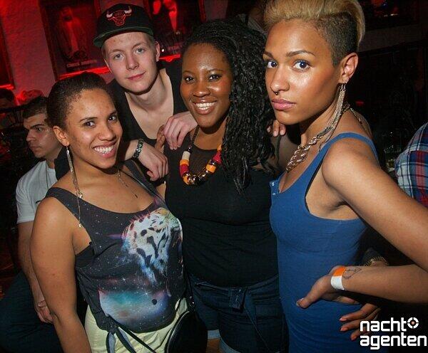 Heiße Girls und schnelle Beats: Auch unter der Woche lassen es die Münchner in den Clubs so richtig krachen. Mehr Bilder von dieser Party gibt's unter: www.nachtagenten.de.