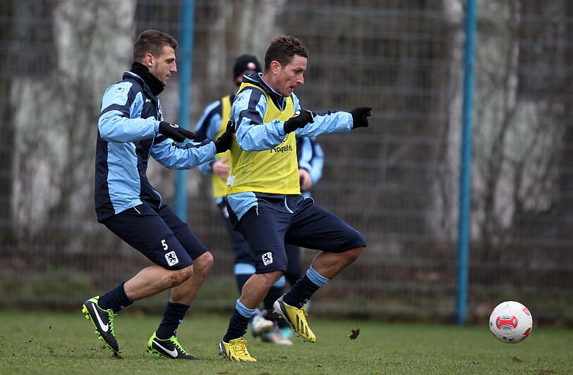 Insgesamt haben acht Spieler am "freien" Freitag trainiert: Ola Kamara, Rob Friend, Malik Fathi, Michael Netolitzky, Korbinian Vollmann, Grzegorz Wojtkowiak, Christopher Schindler und Moritz Stoppelkamp. Hier die Trainingsbilder.