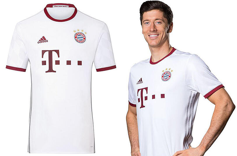 Ab Montag im Fanshop - das neue Champions-League-Trikot des FC Bayern. Robert Lewandowski scheint's zu gefallen.
