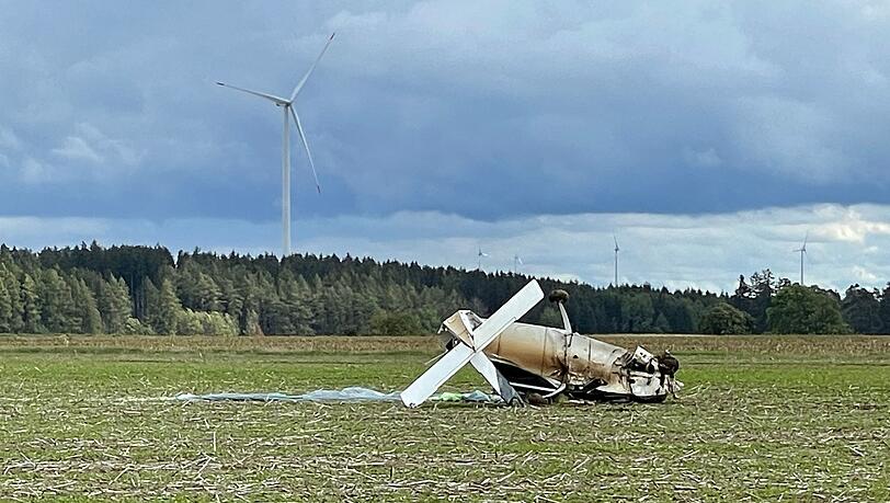 Das abgestürzte Kleinflugzeug.