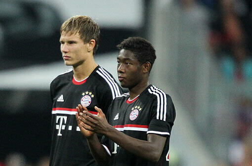 Holger Basdstuber (l.) und David Alaba sind im Champions League-Finale zum Zuschauen verurteilt. Im DFB-Pokal spielen die beiden gemeinsam mit Luiz Gustavo für den FC Bayern gegen Borussia Dortmund.