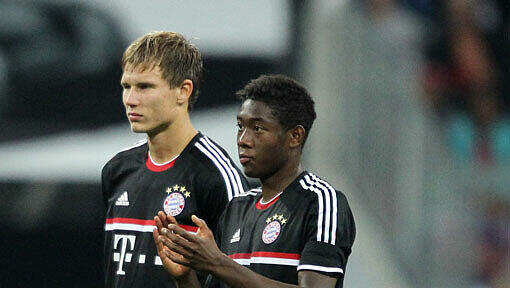 Holger Basdstuber (l.) und David Alaba sind im Champions League-Finale zum Zuschauen verurteilt. Im DFB-Pokal spielen die beiden gemeinsam mit Luiz Gustavo für den FC Bayern gegen Borussia Dortmund. Holger Basdstuber (l.) und David Alaba sind im Champions League-Finale zum Zuschauen verurteilt. Im DFB-Pokal spielen die beiden gemeinsam mit Luiz Gustavo für den FC Bayern gegen Borussia Dortmund.