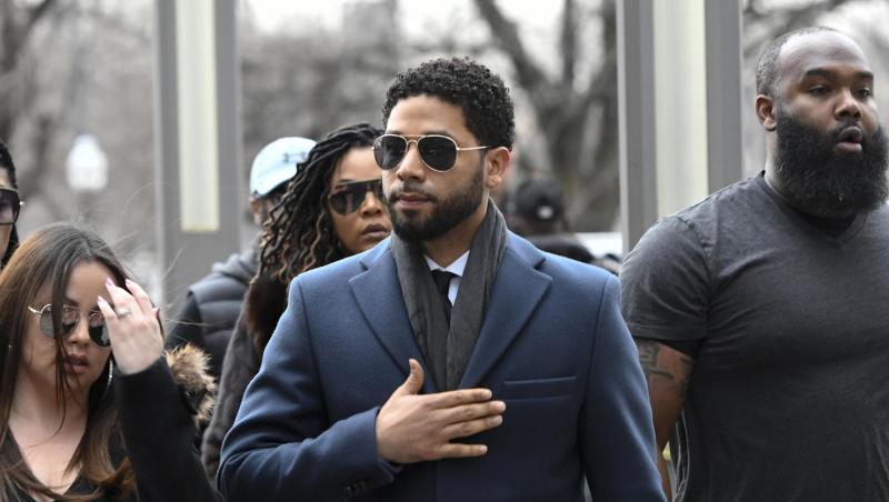Jussie Smollett (M), der laut Polizei einen gegen ihn gerichteten rassistischen und homophoben Angriff erfand, muss sich deshalb vorerst nicht mehr vor Gericht verantworten. Jussie Smollett (M), der laut Polizei einen gegen ihn gerichteten rassistischen und homophoben Angriff erfand, muss sich deshalb vorerst nicht mehr vor Gericht verantworten.