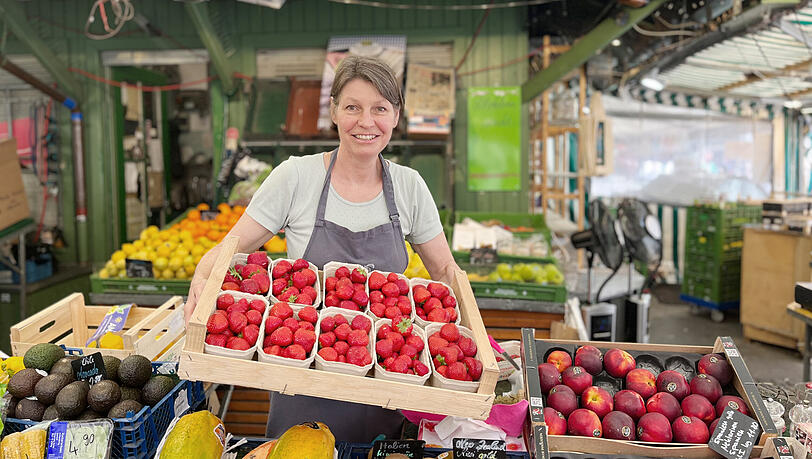 Susi Müller hat jeden Tag frische Erdbeeren vom Bodensee im Angebot. Susi Müller hat jeden Tag frische Erdbeeren vom Bodensee im Angebot.