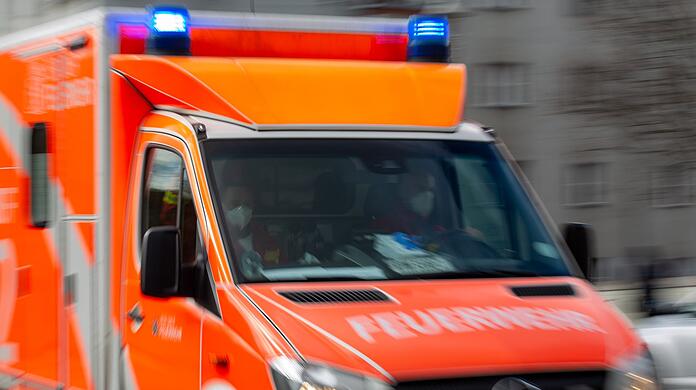 Erneut wurde in München ein Radler schwer verletzt und musste ins Krankenhaus gebracht werden. (Symbolbild)