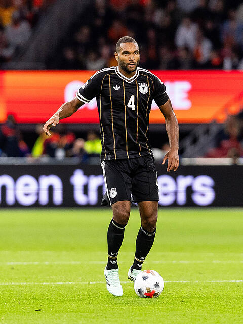 Gibt Florian Wirtz R&uuml;ckendeckung: Bayern-Verteidiger Jonathan Tah.