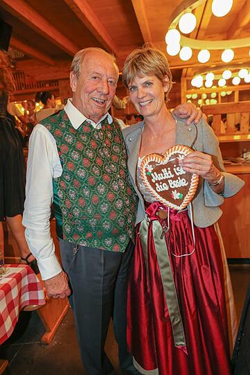 Gastgeber Eduard Reinbold mit Ehefrau Petra im Schützenfestzelt